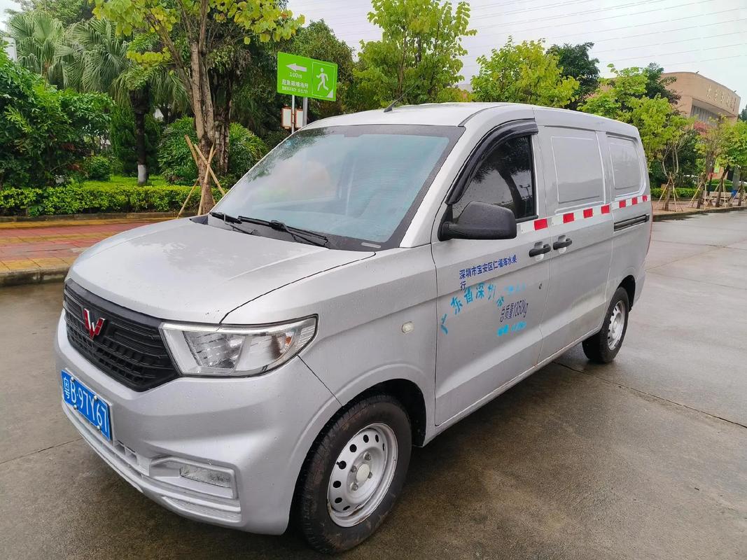 貨運(yùn)面包車有多少座位貨運(yùn)面包車有多少座位的