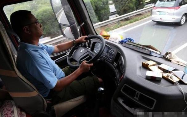 工廠貨運(yùn)司機(jī)真實(shí)收入多少工廠貨運(yùn)司機(jī)真實(shí)收入多少錢