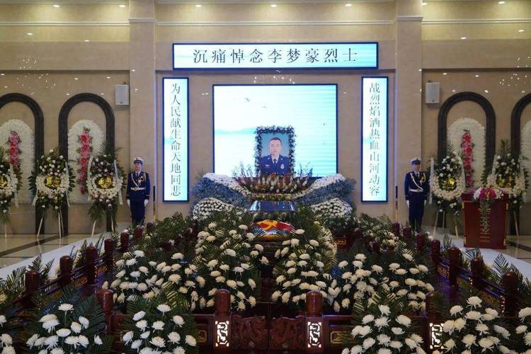 5貨運(yùn)司機(jī)貨運(yùn)司機(jī)營救他人犧牲 被評為烈士